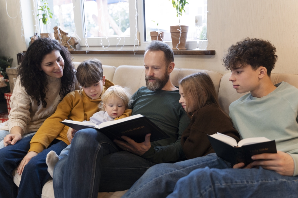 christian-family-praying-together